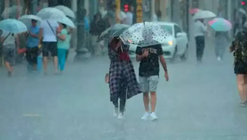 Meteoroloji'den Korkutan Uyarı: İstanbul'da Sağanak, Yangın Bölgesinde Rüzgar