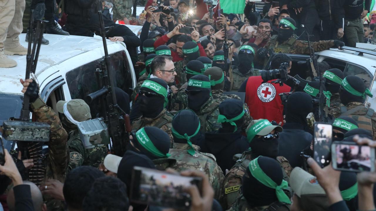 Hamas, İsrail Esir Değişiminde 3 Kadın Esiri Kızılhaç'a Teslim Etti