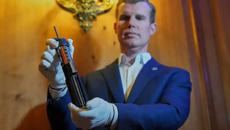 Darth Vader'ın Işın Kılıcı, Rekor Fiyatla Açık Artırmada Satıldı