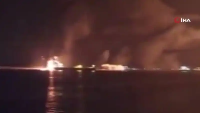 Yemen'deki Yakıt Limanı Bombardımanı: ABD'nin Stratejik Hareketleri