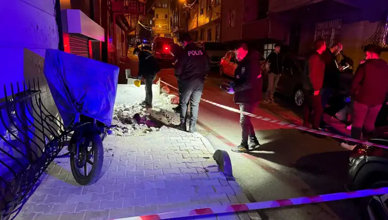 Küçükçekmece'de Plakasız Motosikletle Saldırı: Güvenlik Kameraları Olayı Aydınlatacak mı?