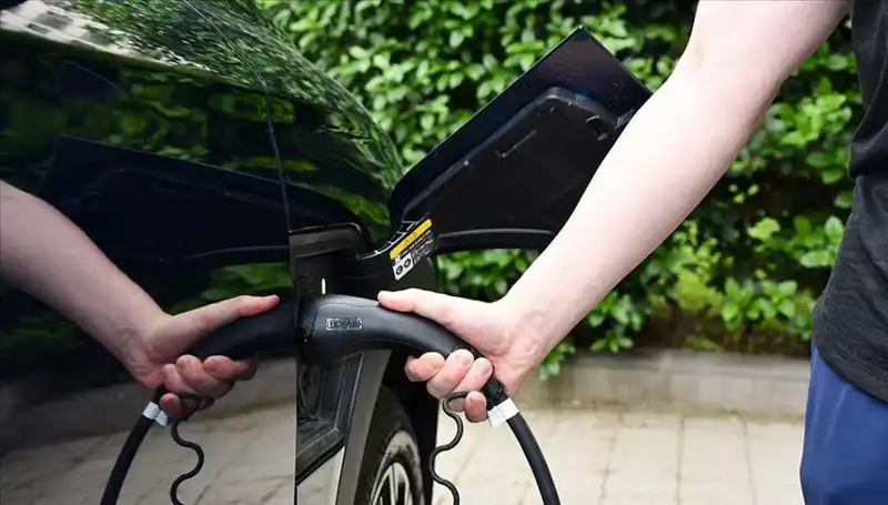 ABD'nin Gümrük Vergilerine Karşı İngiltere'den Elektrikli Araçlar İçin Önemli Destek