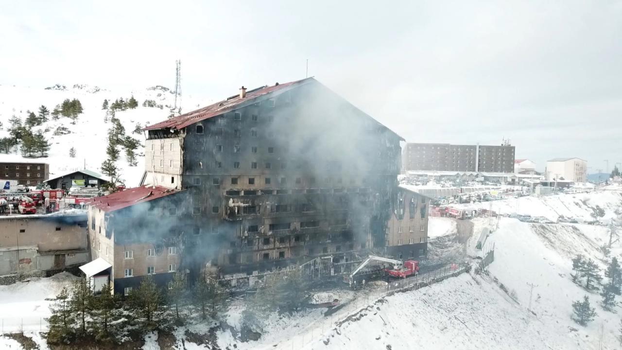 Bakan Tunç: Otel yangınıyla ilgili 4 kişi gözaltında