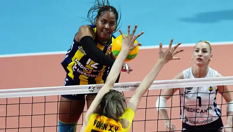 Avrupa'da Türk Derbisi: Fenerbahçe, Sürpriz Yok, Vakıfbank'ı 3-0 Yenerek İleri Gidiyor
