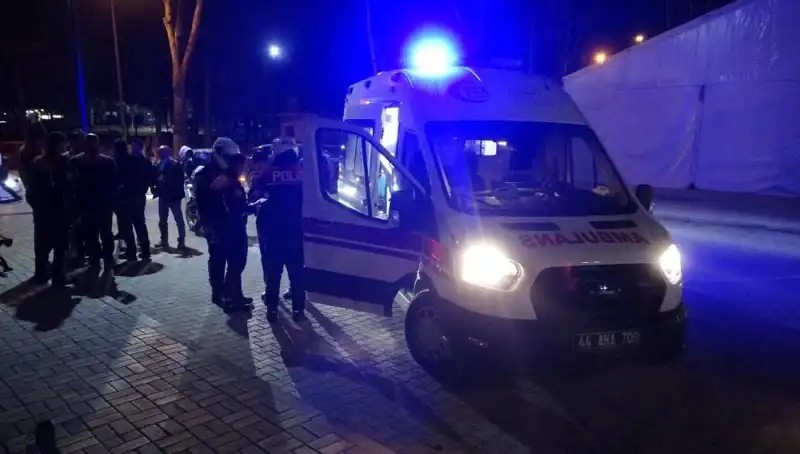 Parkta Silahlı Çatışma: İki Gruplar Arasında Korku Dolu Anlar