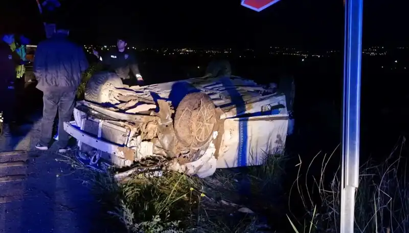 Otomobilin Şarampole Yuvarlanması Sonucu 1 Kişi Hayatını Kaybetti, 3 Yaralı Var