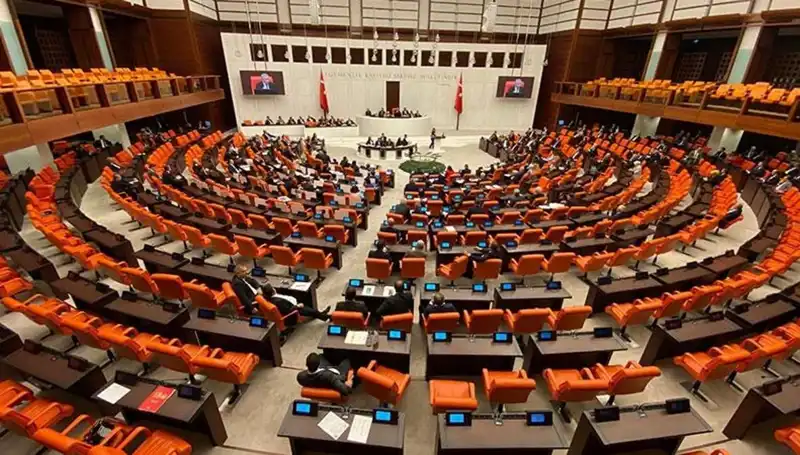 Emekli İkramiyesini 4 Bin TL Yapacak Teklif TBMM'de Onaylandı