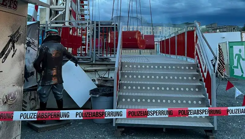 Dönen Salıncak Reklam Direklerine Çarptı: Facia Anlarının Ardındaki Gerçekler!