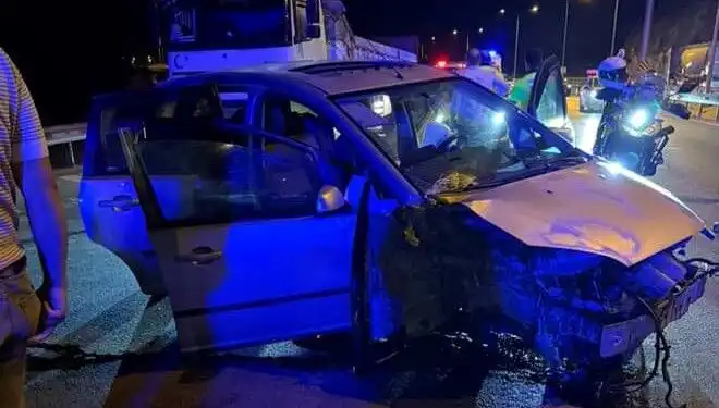Otomobil Bariyere Çarpınca Korkunç Kaza: 1 Ölü, 3 Yaralı