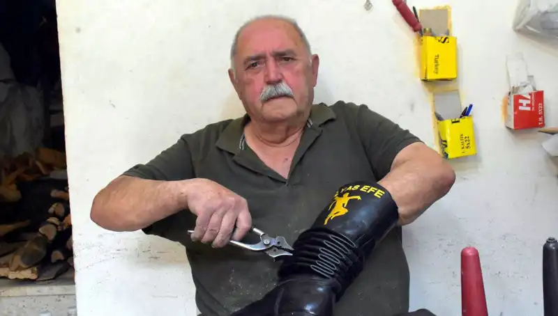 Tireli Hasan Usta: 64 Yıldır Geleneksel El Sanatını Yaşatıyor!