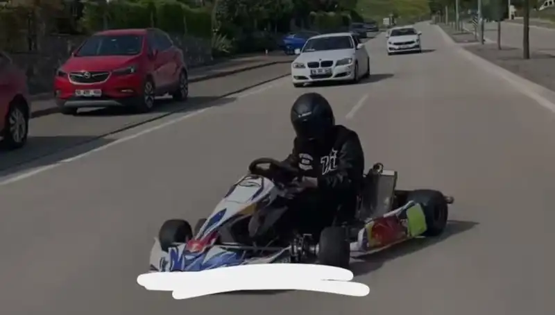 Go-Kart Sürücüsünün Tehlikeli Drift Gösterisi Yolda Şaşkınlık Yarattı!