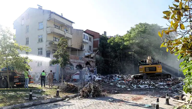 Sındırgı'da Deprem Sarsıntıları Devam Ediyor: 4.0, 3.6 ve 3.9 Şiddetinde Artçılar