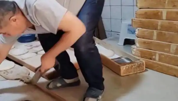 Pide Tezgahına Terlikle Basan Fırıncıya 105 Bin TL Ceza Geldi