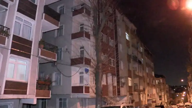 Altı Katlı Binada Hızla Büyüyen Panik: Kolonlardan Gelen Sesler Acil Tahliyeye Neden Oldu