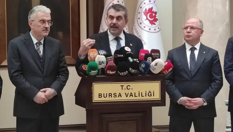 Bakan Tekin, Protestolara Katılan Çalışanlara Yaptırım Uygulanacağını Duyurdu