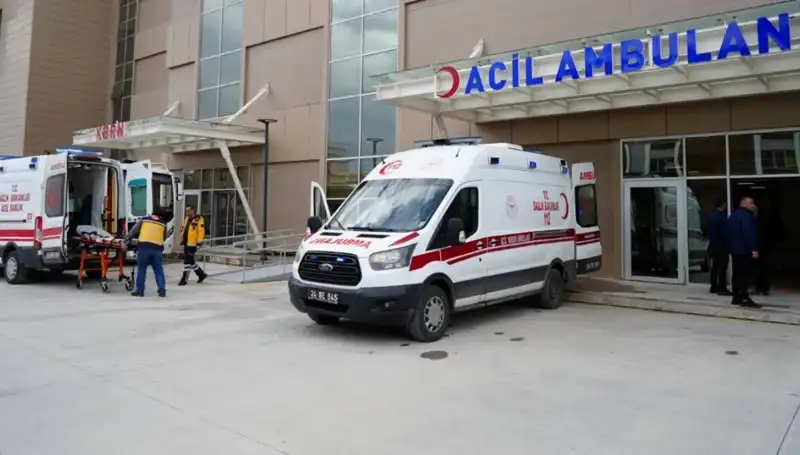 Erzincan'da Dehşet Verici Kaza: Bir Kişi Hayatını Kaybetti, Üç Yaralı