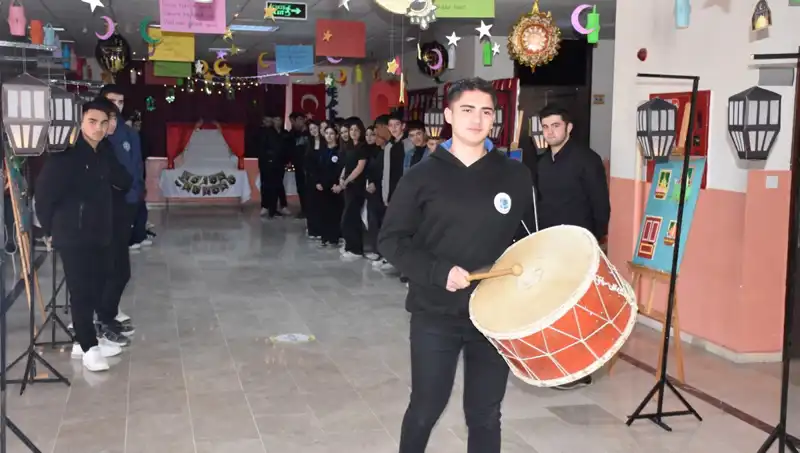 Ramazan Sokağı: Öğrenciler Ramazan'ın Manevi Atmosferini Okul Binalarına Taşıdı