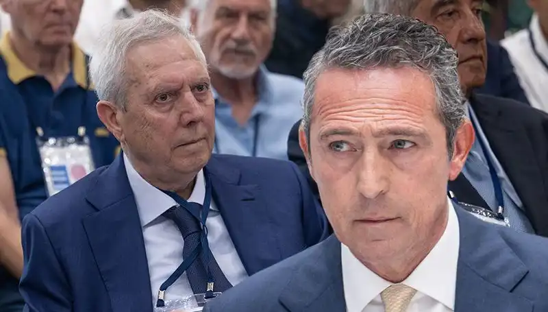 Fenerbahçe Divan Kurulu'nda Aziz Yıldırım'ın Adaylık Açıklaması Olay Yarattı