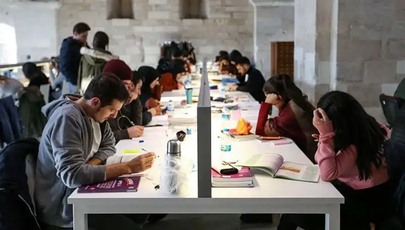 Üniversitelerin 2023-2024 Eğitim Öğretim Takvimi Açıklandı!