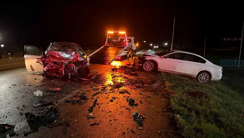 Çanakkale’de Korkunç Kaza: İki Otomobil Çarpıştı, 3 Can Gitti