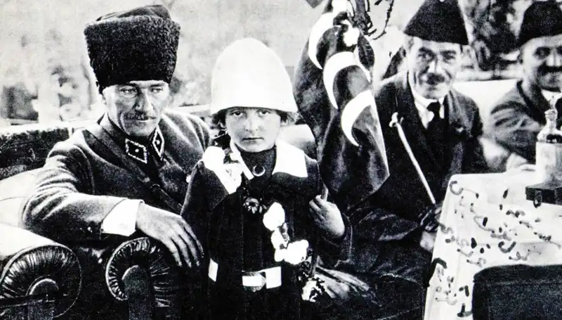 Bayram Geleneği: O Şapkanın Altında Doğan Unutulmaz Hikaye