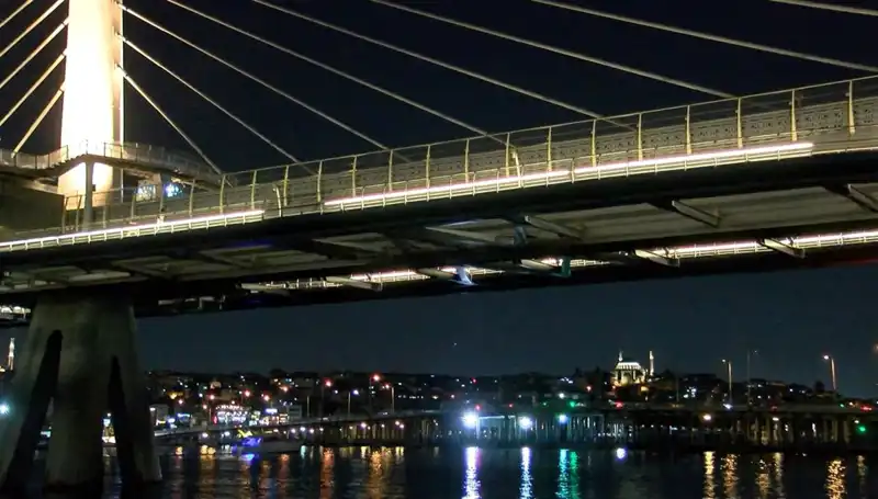 Metro Köprüsünden Deniz Düşen Kişinin Kayıp İhbarı: Arama Çalışmaları Başladı