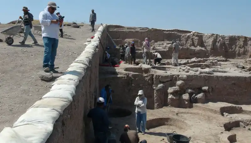 Kilis Oylum Höyük'te Sıcak Hava Engellerine Rağmen Kazı Çalışmaları Devam Ediyor