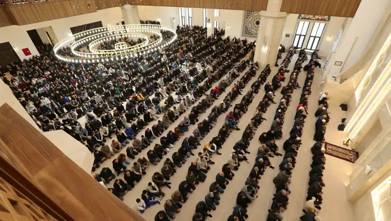 Cuma Namazı Saatleri: Bugün Camiye Koşacaklar için Kesin Bilgiler