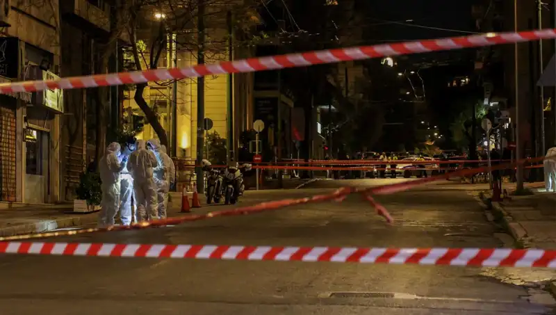 Atina'da Şüpheli Çanta Patladı: Panik ve Kaos Yaratan Olayın Ayrıntıları