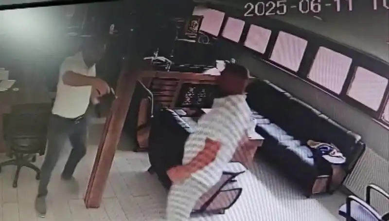 Alacak Verecek Meselesi Kanlı Bitti: Kalfa İş İnsanını Feci Şekilde Öldürdü