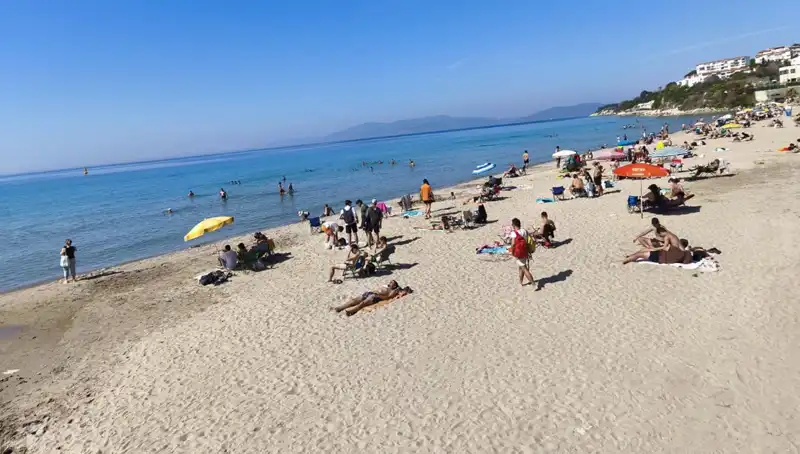 Sıcak Hava Dalgası Plajları Doldurdu: İstanbul’da Tatil Cenneti Havası