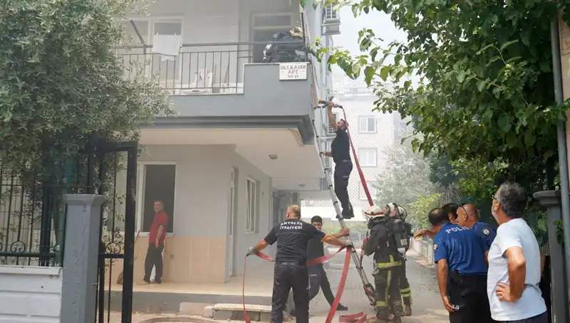 Arkadaş Kavgası Alev Alev: İki Daire Birden Yandı!