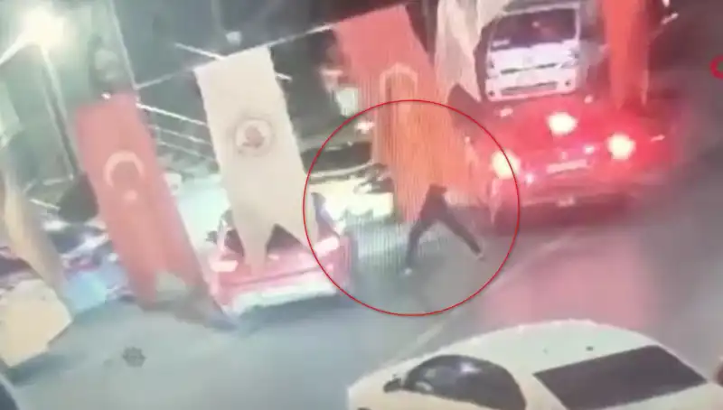 Otomobildeki Genç Neden Kurşun Yağmuruna Tutuldu? İşte Korkunç Detaylar!