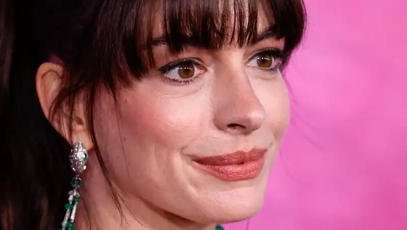 Hollywood'da Şok Eden Estetik Trend: Yüzlere Ölü Deri Enjeksiyonu!