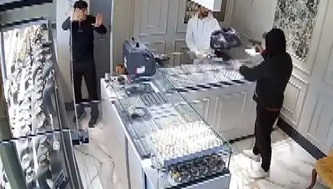 Bursa'da Kuyumcuya Soygun Girişimi: Korku Dolu Anlar Kameralarda!