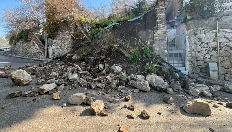 İstinat Duvarı Çöktü: Şehirde Trafik Kaosu ve Güvenlik Alarmı