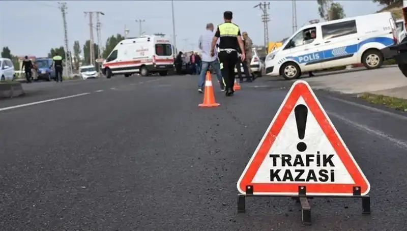 Antalya'da Otomobil Kanalda Devrildi: 2 Yaralı, Olay Anı Böyle Gelişti!