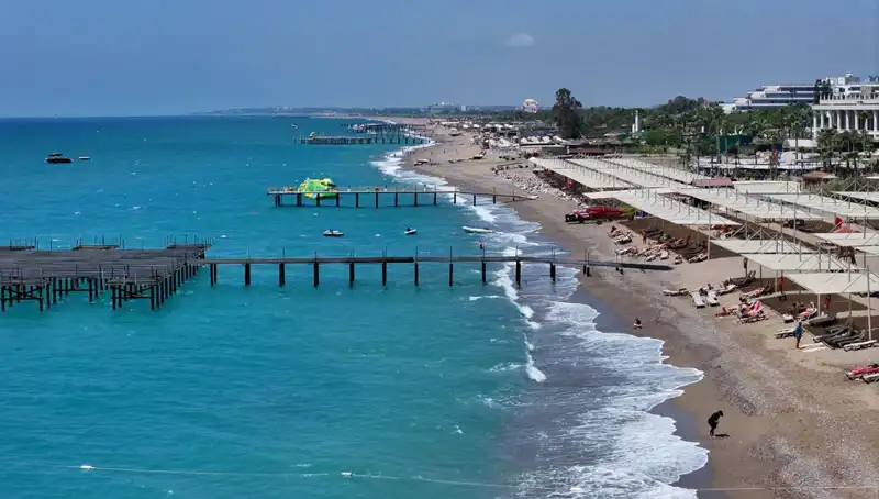 Antalya’nın Sahillerinde Güneşli Havanın Keyfini Çıkarın!