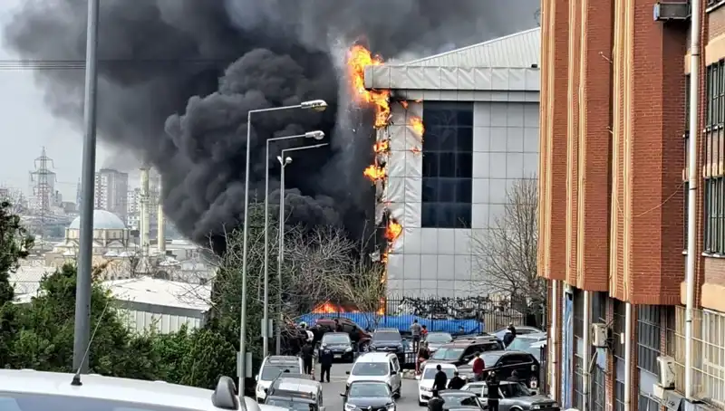 Başakşehir'de Sanayi Sitesinde Korkutan Yangın: Olayın Detayları Ortaya Çıktı