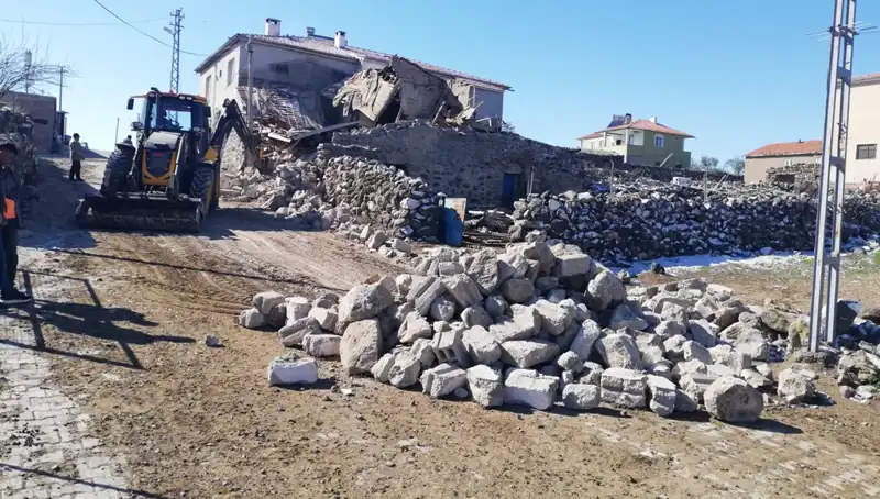 Kayseri'de Meydana Gelen Ahır Çökmeleri Hayvan Yetiştiricilerini Sarstı