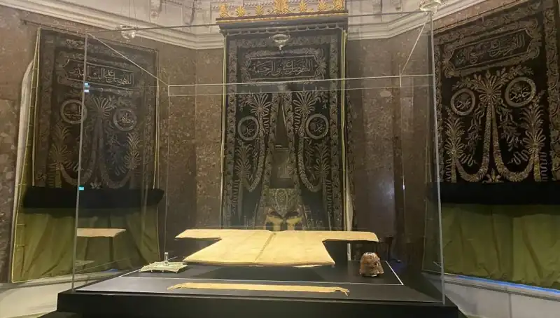 Hırka-i Şerif, Ziyarete Açılıyor: Tarihi Eşyanın Serenadına Hazır Müsade!
