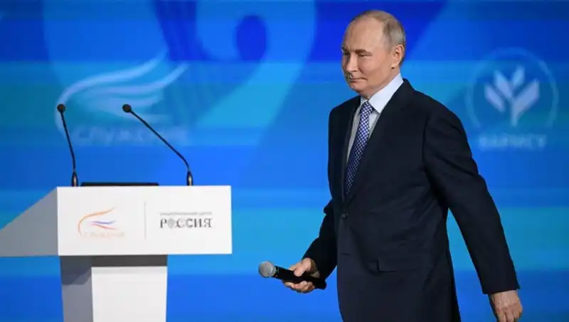 Rusya'da Yabancı Ajan Yasası: Putin'in İmzalı Hamlesinin Ardındaki Gerçekler
