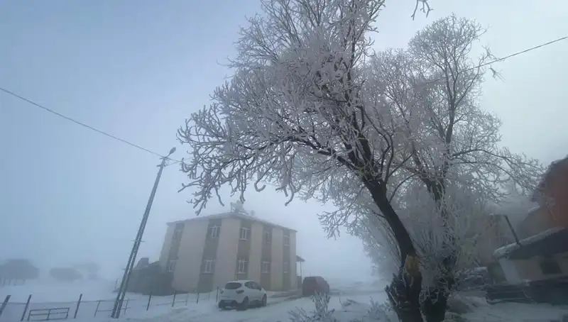 Eksi 18 Derecede Buz Tutan Göl, Doğaseverlerin Yeni Gözdesi Oldu