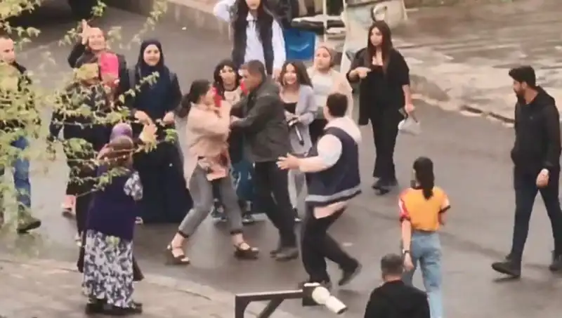 Adliye Önünde Tekmeli Yumruklu Kavga! Gerçekler Ortaya Çıktı