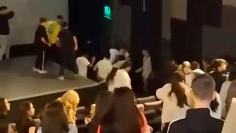 Rapçi Çakal'ın Hayranları Arasında Büyük Çatışma: Nedenleri ve Sonuçları