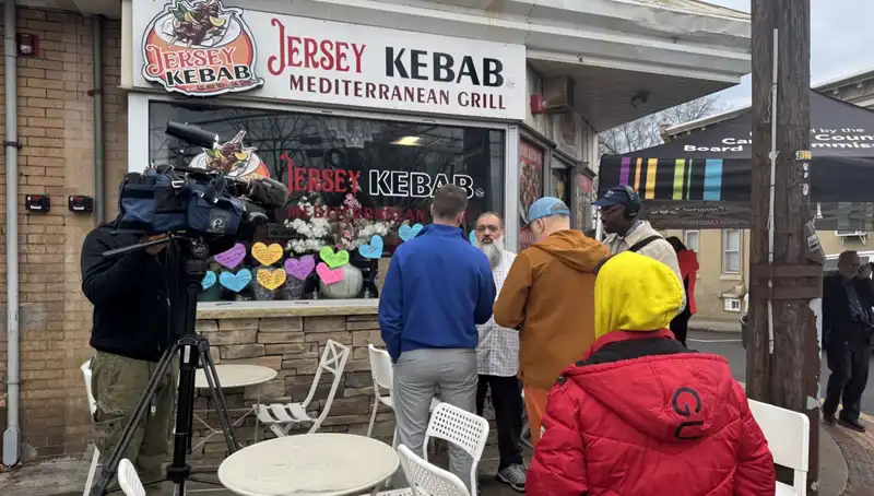 Türk Ailenin Yeşil Kart Umudu: Trumpzede Olmanın Alevleri İçinde Gözaltına Alındılar!
