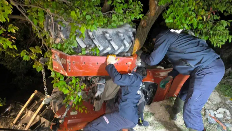 Kontrolden Çıkan Traktör Devrildi, Sürücüsünün Hayatı Son Buldu