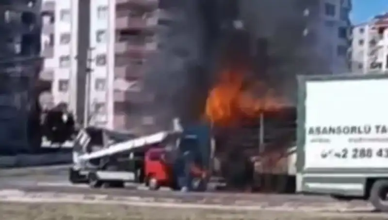 TIR Yangını: Korkutan Manzara ve Müsilaj Dolu Yolculuk
