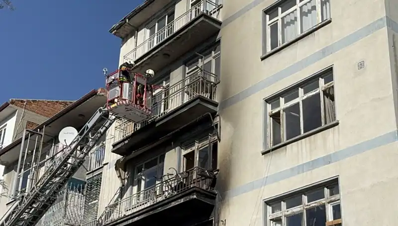Konya'da 4 Katlı Binada Yangın Felaketi: İki Çocuk Hayatını Kaybetti