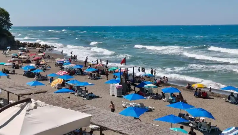 Akçakoca'da Deniz Yasağı: Tatilcileri Bekleyen Şok Gelişme